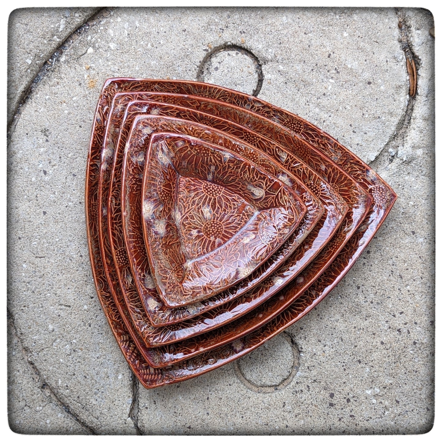 Sunflower triangle dish (10.5 inch)