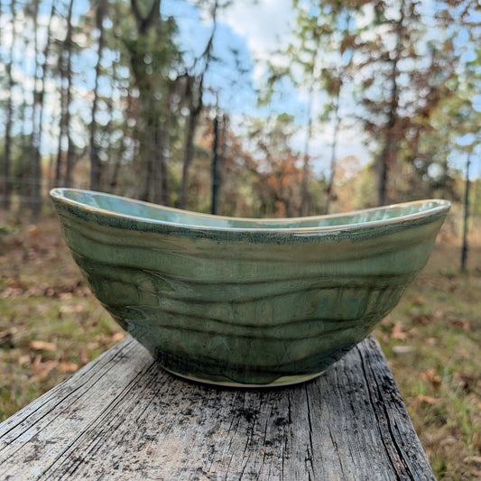 Large serving bowl