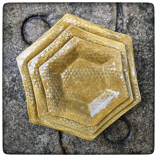 Honeycomb hexagon dish (7 inch)