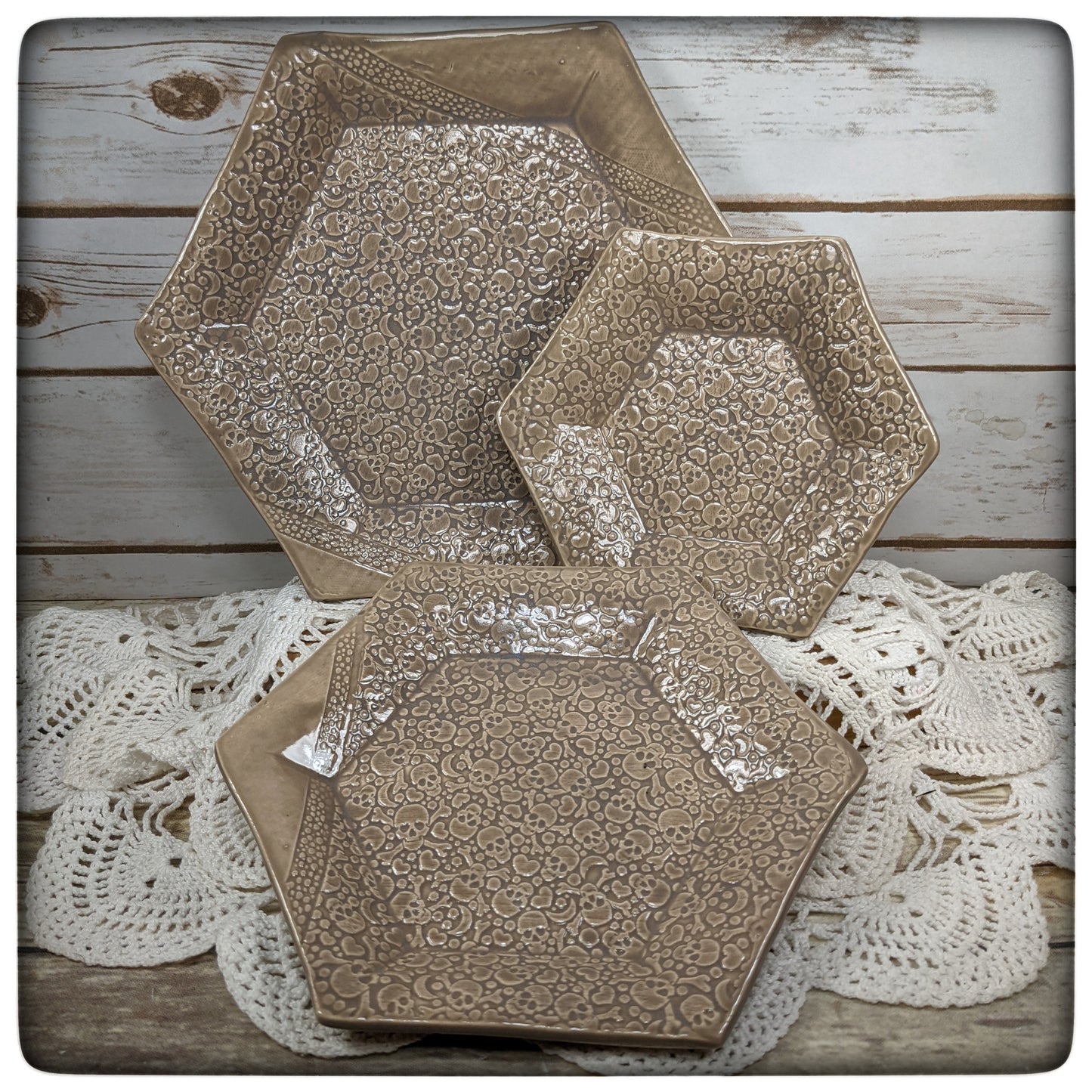 Skull hexagon dish (7 inch)