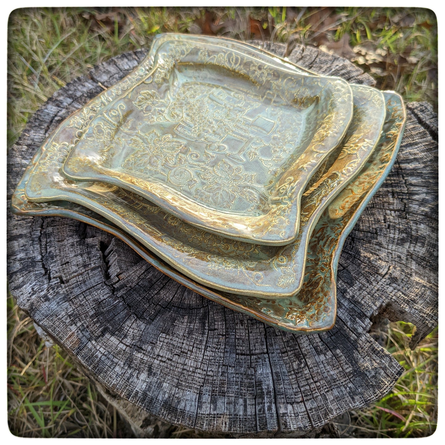 Grapevine swoopy square plate (7 inch)