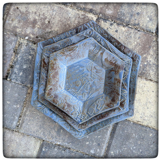 Rabbit hexagon dish (7 inch)