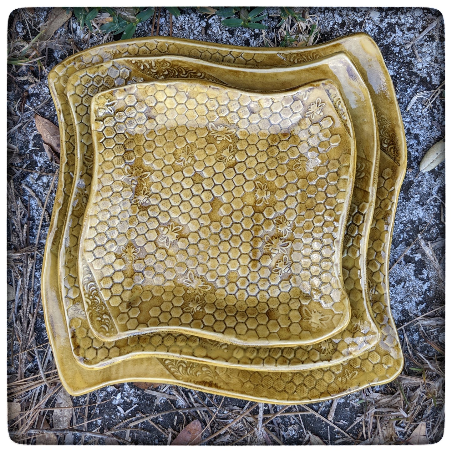 Honeycomb swoopy square plate (5.5 inch)