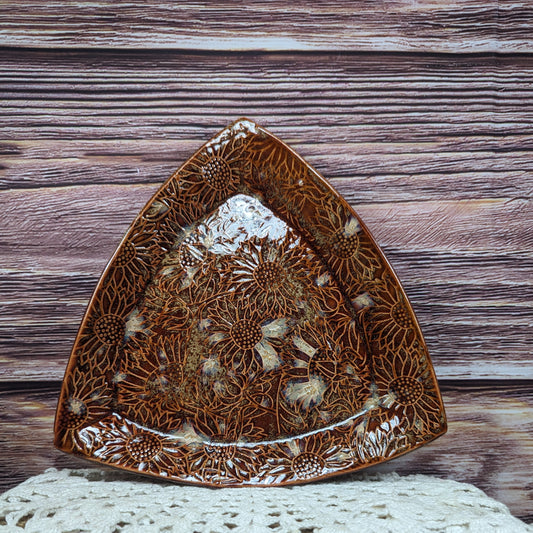 Sunflower triangle dish (8 inch)