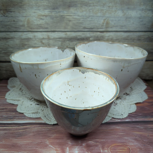 Nesting Mixing bowls (set of three; stoneware)