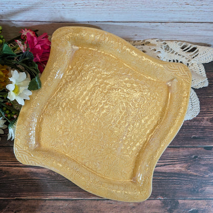 Honeycomb swoopy square plate (10 inch)