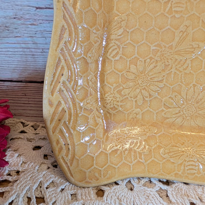 Honeycomb swoopy square plate (10 inch)