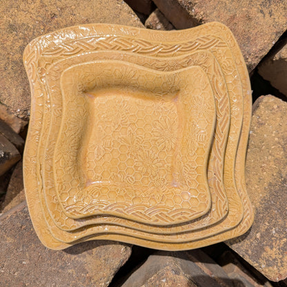 Honeycomb swoopy square plate (10 inch)