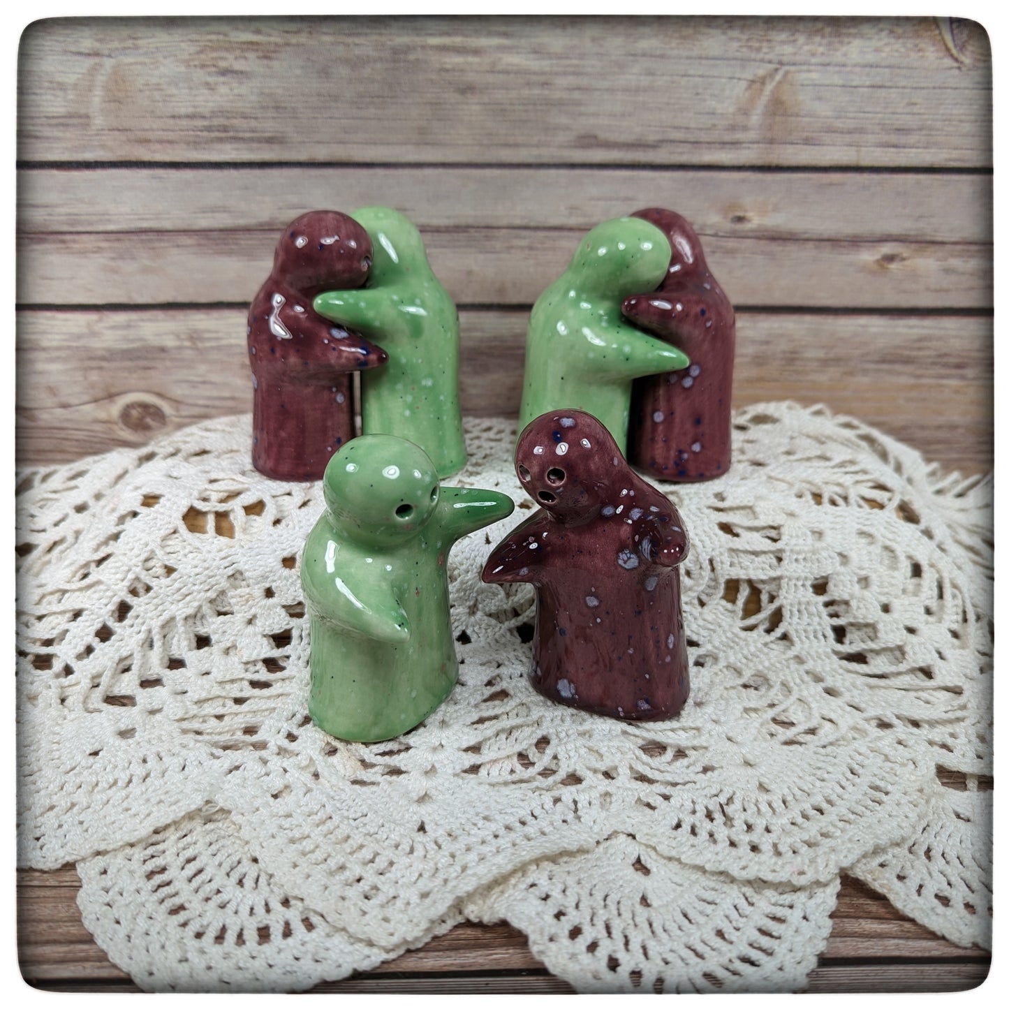 Salt & Pepper shakers (Hugging Pair)