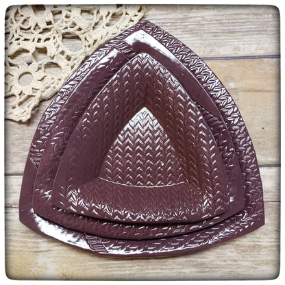 Knit Stitch triangle dish (5.5 inch)