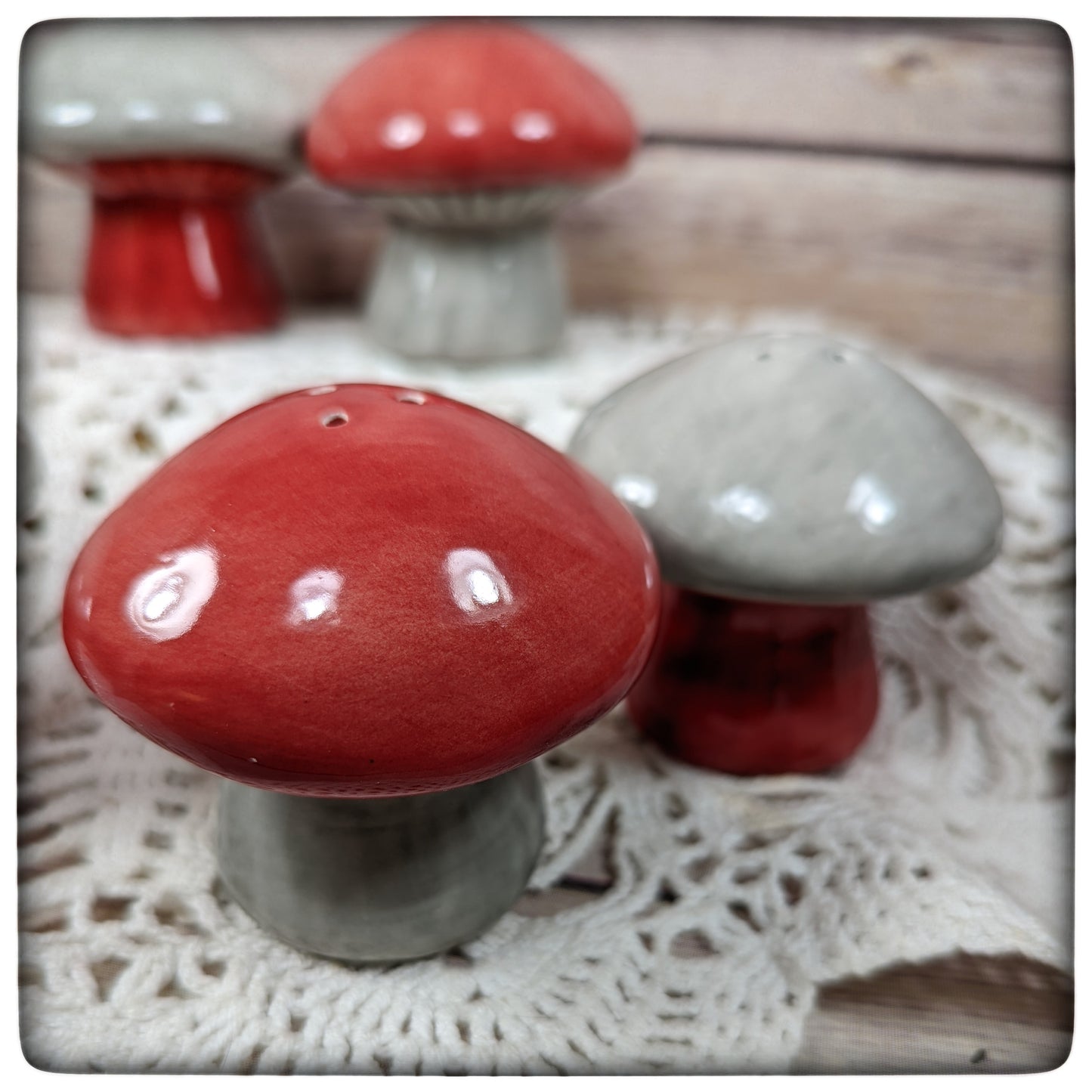 Salt & Pepper shakers (Mushrooms)