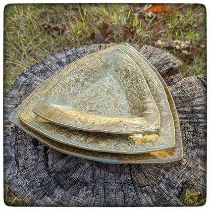 Grapevine Triangle Dish (5.5 inch)