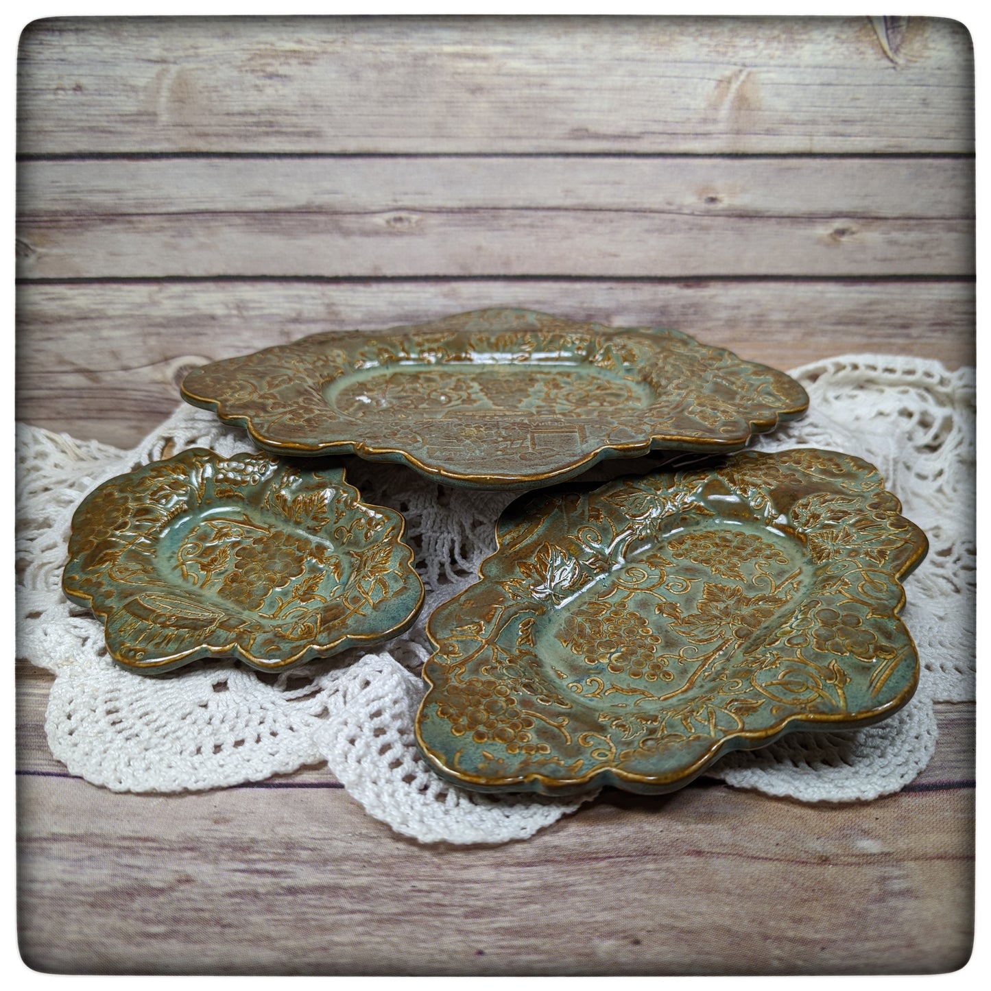 Grapevine Oval Nesting dishes (set of three)